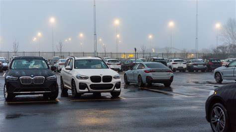 解读英国汽车行业最新预登记数据,分析SMMT公布的2025年8月统计结果、主要车企表现、纯电动车市场份额攀升的背景与影响,以及对经销商策略、消费者选择和未来几个月销量趋势的预判。提供专业视角,帮助关注英国新车市场的读者把握行业变局与机会。
