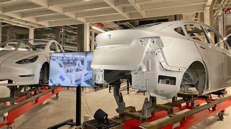 随着华尔街对企业盈利预期的持续上调,全球股市迎来了新的上涨动力。投资者热情高涨,市场表现活跃,反映出资本对未来增长的信心。本文深入分析盈利预测上调背后的原因,以及这对股市和投资策略的深远影响。
