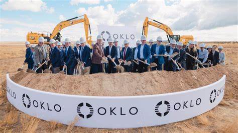 深入解读Oklo近期股价大幅波动的市场因素与公司基本面,从监管进程、商业化路径、资金与高管减持行为,到数据中心与人工智能驱动的电力需求增长,评估其对估值的实际影响并提出后续关注点与投资风险提示
