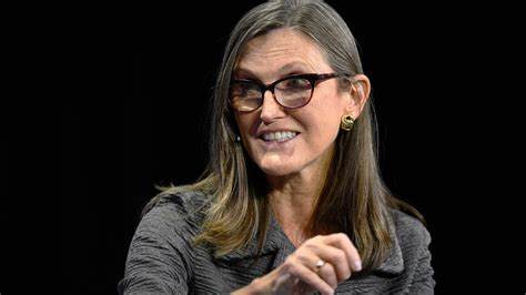 随着频繁且异常的小额交易在市场上出现,被称为"心跳交易"的现象引发投资界关注。本文从定义、可能来源、对ETF与成长股的影响、监管与市场微结构角度,以及投资者应对策略等方面,深入解析这一复杂问题并梳理可行的观察与防范建议。
