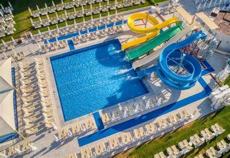 深入解析安塔利亚拉拉海滩上备受瞩目的Grand Park Lara酒店,探索其独特的地理位置、丰富的设施、优质的服务以及周边的旅游资源,为计划前往拉拉海滩度假的游客提供全面而实用的参考。
