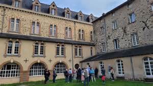 深入了解法国圣母港口修道院的辉煌历史和文化价值,揭示其在欧洲文化遗产日活动中的独特魅力,带你走进这座充满宗教艺术与建筑奇迹的修道院,感受历史与现代的完美融合。
