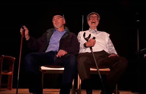 深入了解德国奥格斯堡成立于1957年的政治讽刺卡巴莱剧团《Die Scheibenwischer》,探寻其历史渊源、文化影响及与同时代知名卡巴莱的关系,揭示这支剧团在德国文化艺术中的独特地位。
