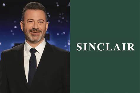 辛克莱广播集团宣布将在吉米·基梅尔重返ABC后停播其晚间脱口秀节目,取而代之以新闻报道,此举引发电视业界广泛关注。本文全面解析事件背景、双方争议及其对电视行业未来的深远影响。
