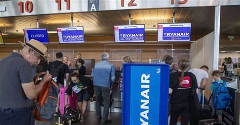 随着数字化进程的加速,瑞安航空宣布取消纸质登机牌,推行全电子化登机方式。本文深入探讨这一变革对旅客的影响、新规则的具体内容以及如何轻松适应新的登机流程,助力旅客顺利出行。
