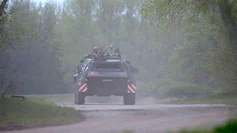 探讨发生在德国萨克森-安哈尔特联邦国防军演习场的安全事件,围绕事件经过、调查进展、安全措施及其背后的国家安全意义展开,揭示军事基地面临的安全挑战与应对策略。
