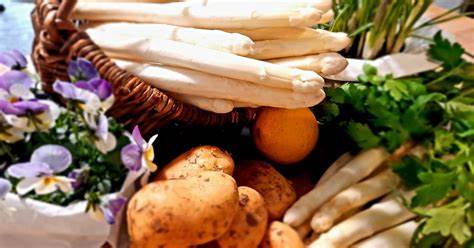 介绍Bliedersdorfer Spargel在德国德因斯特地区的发展历史、经营模式以及其芦笋产品的特色,深入分析其对当地农业和食品市场的影响,展现其作为一家现代化农业企业的综合实力。
