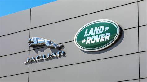 捷豹路虎在遭遇九月重大网络攻击后启动分阶段恢复,本文梳理事件经过、对生产与供应链的影响、公司应对措施、潜在合规风险以及企业与消费者应如何应对与防范类似网络安全事件。
