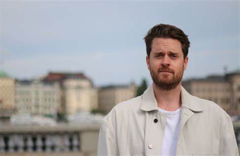 随着加密货币的迅猛发展,来自朝鲜黑客的攻击手段日益猖獗,给全球加密货币从业者带来了巨大安全隐患与挑战。本文深入解析朝鲜黑客的攻击策略及其对加密行业的影响,帮助从业者提高防范意识,保障资产安全。
