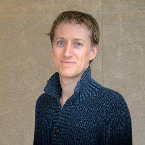 随着民主党在国会推动针对亿万富翁的新所得税法案,尽管短期内立法前景不确定,但这一议题正逐渐成为党内争取选民支持的关键话题,反映了财富不平等和税收公平性的持续关注。
