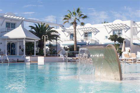 深入了解位于科拉莱霍的Hotel Arena Beach,探索其优越的地理位置、完善的设施、卓越的服务以及丰富多样的娱乐活动,助力您规划一次难忘的福埃特文图拉之旅。
