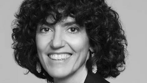 随着弗朗西丝卡·贝莱蒂尼正式成为古驰首席执行官,奢侈品行业迎来重要变革。贝莱蒂尼凭借其卓越的领导才能和创新思维,将引领古驰迈向更高的全球品牌地位。本文深入解析贝莱蒂尼的职业历程、古驰的发展战略及未来展望。
