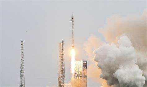 随着全球卫星互联网竞争愈发激烈,中国低轨道卫星项目因缺乏先进的可回收火箭技术陷入暂时停滞,行业面临诸多挑战和机遇。本文深入分析了中国LEO卫星发射的现状、产业技术瓶颈及未来发展的关键方向。
