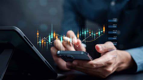 随着投资理财逐渐成为大众关注的热点,如何在风险可控的前提下实现资产增值,成为中产阶级投资者的重要课题。本文深入探讨了适合中产阶级投资的股票与ETF,帮助投资者构建稳健多元的投资组合,实现财富的长期增长。
