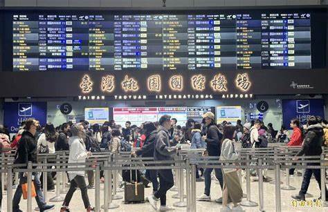 2024年全球國際航空市場迎來明顯復甦,國際航線旅客流量大幅增長,香港至台北航線以678萬客運量重返世界最繁忙國際航線第一名。報告同時反映疫情後亞太地區航空旅運的強勢回升與未完全恢復的挑戰。
