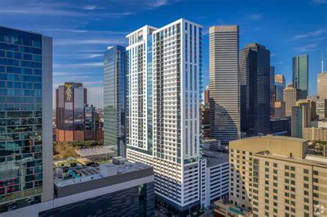 位于休斯顿市中心的Parkside Residences由Greystar管理,文中详解地理位置、户型与租金区间、费用构成、交通与生活机能、看房与签约建议,帮助租客判断是否适合搬入与如何做好预算与准备
