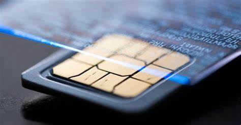 美国特勤局近日在纽约联合国总部附近展开大规模行动,查获了庞大的SIM服务器网络及大量SIM卡,该网络涉嫌威胁美国高级官员安全,事件凸显现代通信安全面临的复杂挑战与国家安全的重要性。
