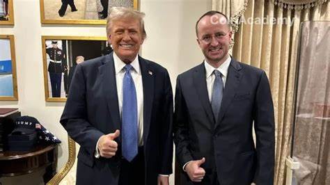 回顾Cronos(CRO)在特朗普媒体集团相关声明后经历的40%暴涨与随后的急速回撤,剖析价格波动背后的市场心理、需求与效用问题,以及监管审查如何加剧代币前景的不确定性,为投资者与行业观察者提供清晰的判断依据与后续观察方向。
