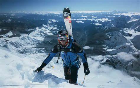 报道波兰滑雪登山家安杰伊·巴尔吉尔在不使用瓶装氧气情况下登顶珠穆朗玛峰并从峰顶一路滑雪下撤至大本营的全过程、技术要点与意义评估,解读高海拔滑雪与无氧登顶的风险、准备与影响。
