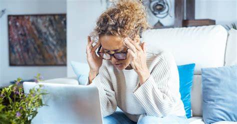 美国银行具有无预警关闭客户账户的合法权利,探讨其背后原因及风险,提供实用建议帮助用户保护资金安全并妥善应对账户被关闭的情况。
