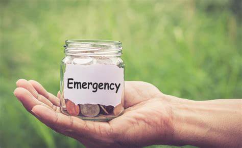 拥有紧急备用金和401(k)退休账户是良好财务规划的基础,但仅靠这些还不足以构建完善的财富安全网。本文深入探讨在具备基本储蓄和退休投资工具后,个人如何通过健康储蓄账户、罗斯IRA以及保险等方式进一步保护资产,优化投资并为未来生活提供多层保障。
