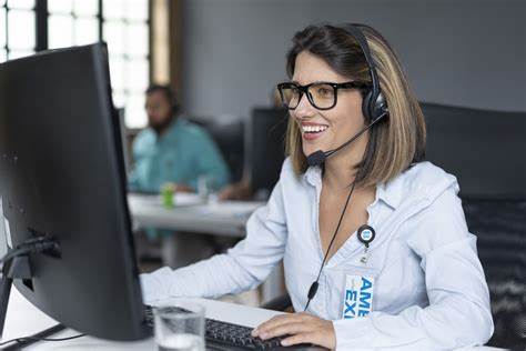 探讨美国运通如何通过生成式人工智能赋能客服与旅行顾问,实现实时支持、知识检索精准化与工程级负责任部署,从而在规模化创新中守护信任与客户体验
