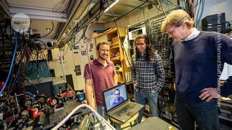 探索利用原子传送带阵列系统来提升量子计算机性能的前沿技术,解析其如何突破传统量子计算的瓶颈,推动量子信息科学进入新纪元。
