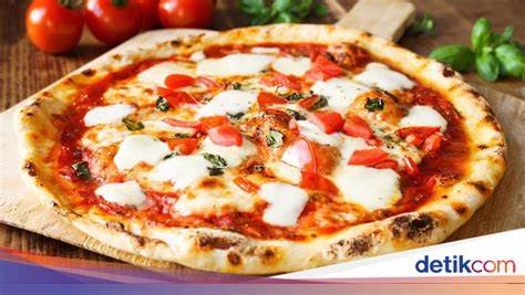 在班达(Bandung)寻找美味披萨不再困难。本文从风味特色、店铺氛围、招牌推荐到聚会订位与外卖建议,为你盘点五家当地人和游客都爱的披萨店,帮助你在游玩或聚餐时做出最佳选择。
