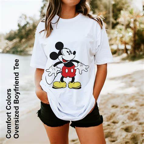 了解在Etsy平台上如何找到适合男性大码的男友风格衬衫,探索个性化定制的选项及其独特设计,帮助您打造时尚舒适的穿搭体验。
