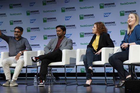 总结 TechCrunch Disrupt 2025 上 Roseanne Wincek、Jai Das 和 Dan Springer 的核心观点,提供关于并购、IPO、估值谈判、税务筹划、员工安排与创始人心理准备的实用策略,帮助创业者在退出决策前做好全面准备并实现最大化回报与长期价值保护
