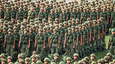 深入介绍加入中国人民解放军的方法和条件,从国籍要求到教育背景,涵盖军事院校选择和军队现代化背景下的招募趋势,为有志投身军旅的年轻人提供权威参考。
