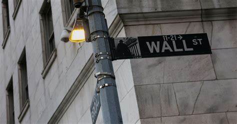 特朗普提出取消季度财报的主张在气候意识强烈的国际投资者中获得了意想不到的支持,反映出投资界对企业长期可持续发展和气候风险管理的关注日益增长,呼吁从短期财务业绩关注转向更加全面和长远的战略规划。
