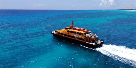 介绍前往科苏梅尔(Cozumel)乘坐 Winjet Fast Ferry 的详细指南,涵盖时刻、票价、购票技巧、登船注意事项、携车服务与当地景点建议,帮助旅客高效规划行程并获得更好的渡轮体验
