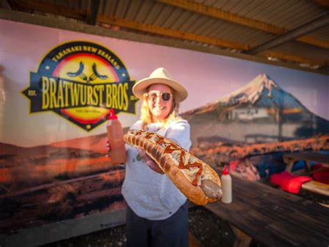 深入了解新西兰塔拉纳基南塔拉纳基区独特多样的美食景观,从当地风味到国际佳肴,揭示值得一试的美食体验和餐厅推荐。
