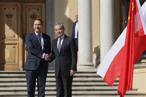 探讨华沙地区环境保护局在环境保护与自然资源管理中的重要作用,介绍其职能、联系方式及周边相关机构,帮助公众全面了解该机关的工作动态与影响。
