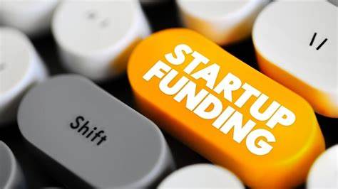 Micro1作为一家成立仅三年的AI训练数据公司,在24岁CEO阿里·安萨里的带领下,实现了从700万美元到5000万美元的快速营收增长,获得了Twitter前高管团队3500万美元的战略投资,展现出与Scale AI等巨头竞争的强劲势头。
