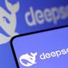 探讨中国初创企业DeepSeek最新大型语言模型R1的研发突破,揭示其创新训练方法、低成本优势及对全球AI领域的深远影响,解析该模型如何以强化学习实现高效推理能力,并引领未来人工智能发展方向。
