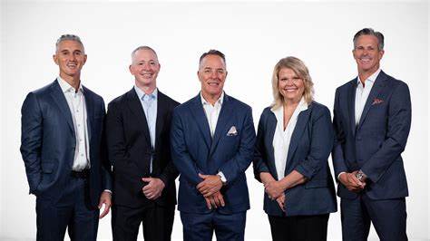 围绕大型线下经纪商团队脱离并成立独立注册投资顾问(RIA)的纠纷,梳理OpenArc、梅里尔、施瓦布与Dynasty之间的争议焦点、法律路径与行业影响,提供对客户、从业者与机构的实务观察与应对建议。
