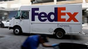 联邦快递预计因关税影响将在财年内损失10亿美元收入,尽管中国至美国的需求大幅减少,但强劲的国内快递市场增长为公司整体业绩提供了有力支撑。此文深入解析关税带来的挑战以及联邦快递如何通过优化网络结构和抓住国内市场机遇实现平稳发展。
