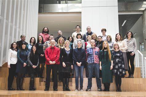 深入探讨瑞耶卡大学哲学学院心理学系的学术环境、研究方向、课程设置及其在国际心理学领域的重要地位,揭示学生与研究人员在这里如何实现学术梦想并成就未来。
