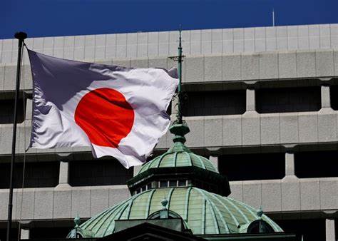 随着日本银行(BOJ)逐步推进前行长上田和夫刺激政策的收尾阶段,宣布将开始逐步出售其巨额交易型开放式指数基金(ETF)持仓,此举不仅标志着长达十余年的超级宽松政策进入尾声,也对日本乃至全球资本市场带来深远影响。本文深入解析日本央行出售ETF的背景、策略及其对经济和市场的潜在影响。
