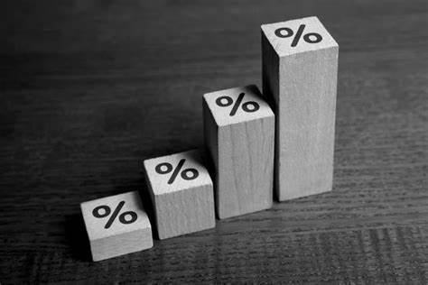 随着投资者需求日益多样化,公募市场与私募市场的界限逐渐模糊,麦肯锡最新研究揭示了这一'大融合'趋势背后的驱动因素及其对资产管理行业未来的深远影响,探索如何在这一转型中把握投资机会与挑战。
