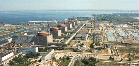 梳理扎波罗热核电站外部供电中断事件的时间线、技术风险、应急措施与国际机构反应,分析冲突背景下核设施安全治理的现实挑战并提出可行的缓解与长期防护建议
