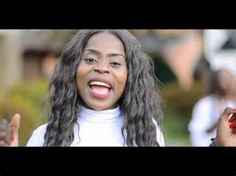 ALEX NKALO的最新官方MV《Mudakali Mulungu》通过独特的音乐风格与视觉表现,展现了丰富的文化内涵和艺术创新,成为当代音乐领域备受瞩目的佳作。
