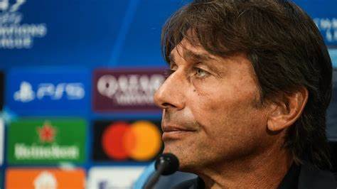 深入解析足球幻想联赛中被建议避免的球员名单,帮助玩家优化球队构建策略,提升胜率和游戏体验。本文详细列出了不同位置上不建议纳入幻想名单的球员,并解析背后的原因与影响。
