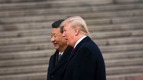 美国总统特朗普与中国国家主席习近平通过电话正式达成初步框架协议,推动TikTok美国业务交易向前迈进。两国领导人在缓解双边贸易紧张关系、促进技术合作及确保数据安全等方面达成共识,为未来中美关系注入新的动力。此次谈话还涉及更广泛的贸易及安全议题,标志着中美双方在复杂外交环境中寻求合作的积极信号。
