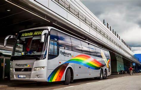 详细介绍斯德哥尔摩阿兰达机场的交通方式,包括公共交通选择、机场快线、巴士接驳及停车信息,帮助旅客轻松掌握从机场到市中心及周边地区的最佳出行方案。
