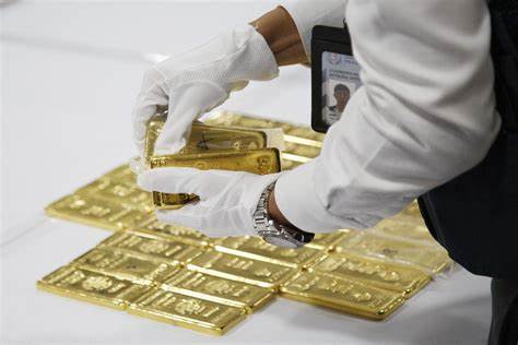 黄金近期价格飙升至历史新高,受多重因素影响,市场分析师和投资专家普遍看好其未来走势,本文深入探讨黄金价格上涨的原因及其对投资者的影响。
