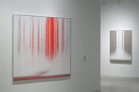 探寻日本当代著名画家千住博的精选艺术作品,深入了解其水墨画风格、代表作及其在国际艺术舞台上的影响力与独特魅力。
