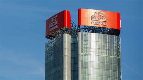 意大利保险巨头安联(Generali)与法国大型银行BPCE取消资产管理合并协议中的解约费条款,反映出双方合作前景的不确定性。本次合并计划因股东反对及政府干预而备受关注,或将对欧洲资产管理行业格局带来深远影响。
